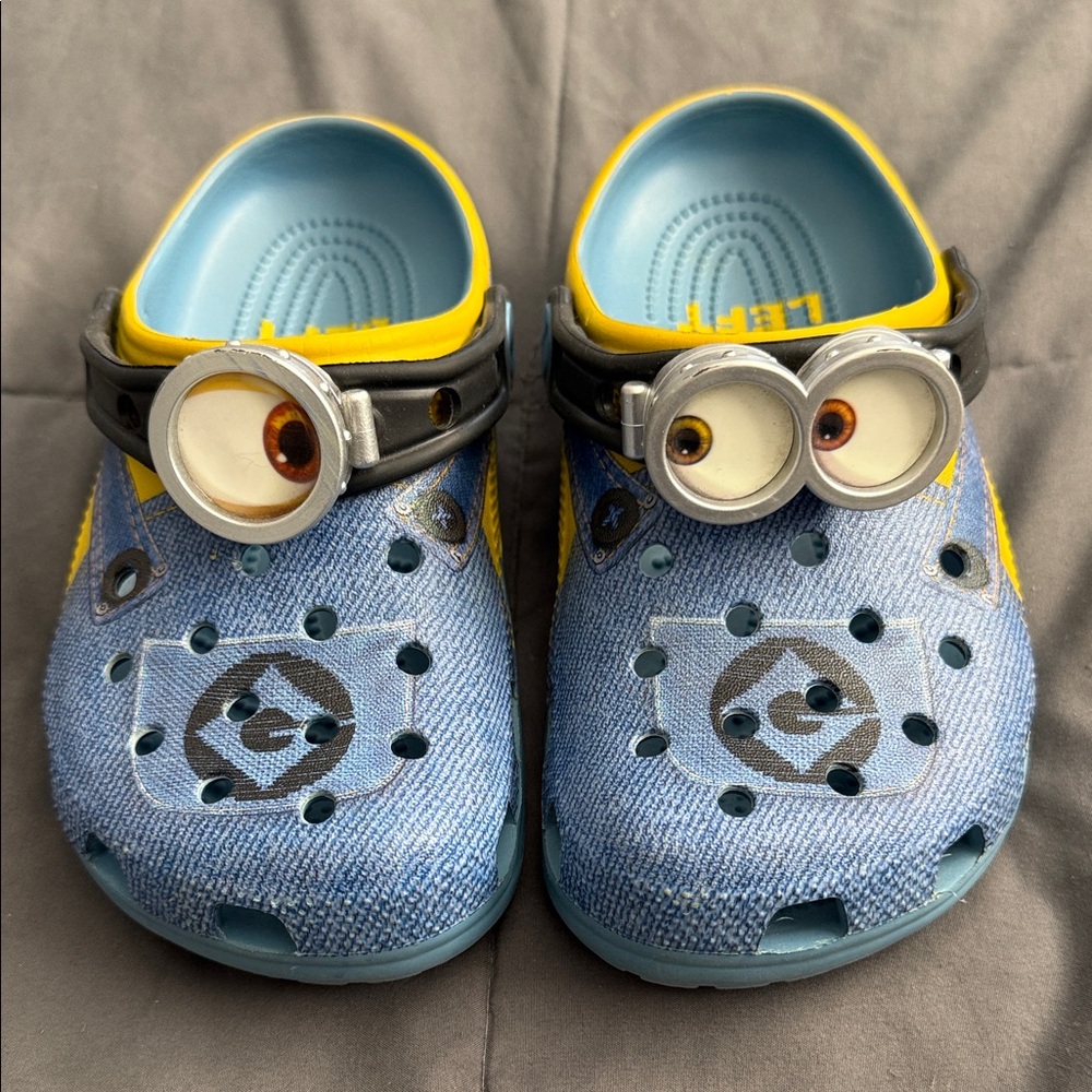 Kids Minions Blue and Yellow CROCS Clogs sandals 2